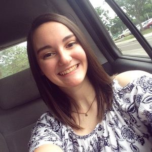 Meet your Posher, Kayla